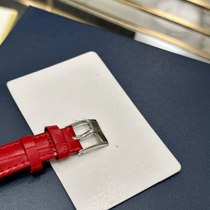 Montres analogiques à boîtier rond intemporel avec cadran romain et bracelet en cuir verni pour les occasions quotidiennes et formelles Chopards - Product Image 3