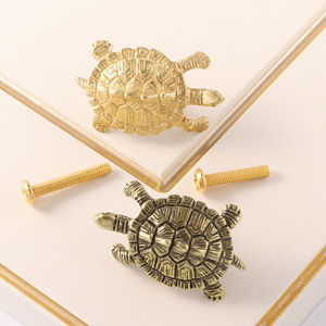 Maniglia creativa della porta dell'armadietto delle tartarughe in ottone - Product Image 1