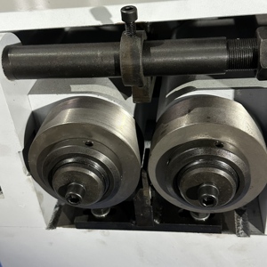 Petite <span class=keywords><strong>machine</strong></span> à fileter automatique BM-12 pour vis, barres et boulons, composants principaux de la boîte de vitesses et du moteur, petite <span class=keywords><strong>machine</strong></span> à rouler les filets - Product Image 6