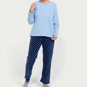 Pyjamas de nuit personnalisés pour femmes en hiver 100% Ensemble de vêtements de nuit en <span class=keywords><strong>polaire</strong></span> polyester Vêtements de maison confortables pour femmes - Product Image 1