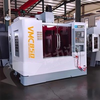 Centro de Mecanizado VMC850 Single BT40, Pequeña Máquina CNC Vertical de Cuatro Ejes para Taladrado y Fresado, con Soporte de Instalación