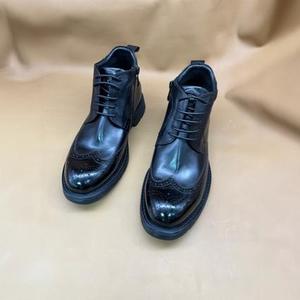 รองเท้าดีไซน์เนอร์ปี 2025 สวมใส่สบาย ดีไซน์ใหม่ ขายดีที่สุด ระบายอากาศได้ดี น้ำหนักเบา พื้นยางกันลื่น หนังแท้ หัวเหลี่ยม - Product Image 2