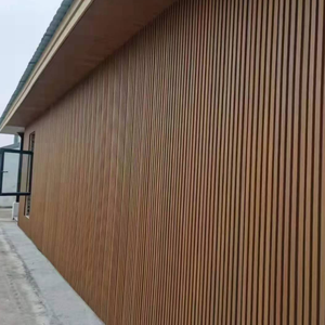 Panneau mural WPC rainuré 3D, imperméable, co-extrusion bois-PVC, <span class=keywords><strong>lambris</strong></span> composite WPC pour la <span class=keywords><strong>décoration</strong></span> murale extérieure <span class=keywords><strong>de</strong></span> la cour - Product Image 1