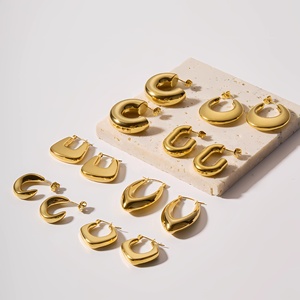 Orecchini a Cerchio Cavi e Spessi Personalizzati in Acciaio Inossidabile Dorato, Gioielli di Moda Ipoallergenici per Donne - Product Image 3