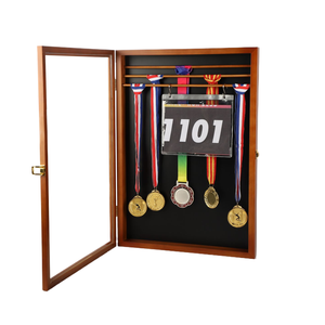 Vetrina Espositiva per Medaglie e Pettorali con Serratura e Porta in Vetro, Porta Premi Sportivi in Legno Marrone - Product Image 2