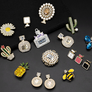 Pop Creatief Design Zoete Multicolor Luxe Decor Clog Onderdelen 3D Metaal Acryl Gouden Hanger Ambachten Kristal Parel Schoen Charms Clip - Product Image 5