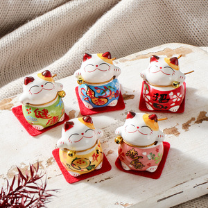 Prix usine Top cadeau porcelaine japonaise petite Figurine cadeau en céramique Fortune <span class=keywords><strong>chat</strong></span> <span class=keywords><strong>porte</strong></span>-<span class=keywords><strong>bonheur</strong></span> Maneki pour la maison hôtel voiture décor - Product Image 1