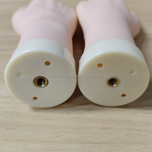 Modèle de main en silicone souple pour la pratique de la <span class=keywords><strong>pose</strong></span> d'ongles, avec pointes d'ongles insérables, gel pour vernis à ongles, support d'affichage, faux modèle de main en caoutchouc - Product Image 6