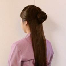 Peinado trenzado marrón claro con cabeza de albóndigas levantada Estilo trenzado de cabello único - Product Image 1