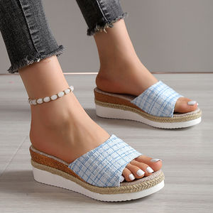 Sandalias de tacón inclinado para mujer, modelo 501, nuevas, de suela gruesa, tacón medio, para playa, con boca de pez, de una tira, frescas, para verano. - Product Image 2