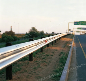 Heavy Duty Galvanized Three Beam Q235/Q345 Material Diamond Grade Reflective Median Anti Crash Barrier H2W3 Rated Spacer <b>Block</b> Z - Product Image 2