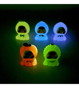 Luminoso lindo fruta melocotón resina accesorios DIY nevera pegatinas decoración de escritorio llavero acrílico encanto fruta villano - Product Image 3