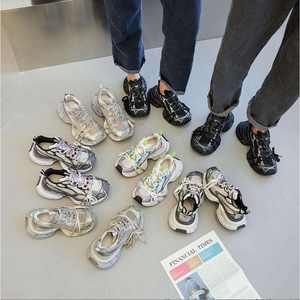 Vente en gros d'usine de baskets 3XL pour femmes chaussures de marche de sport à fond épais augmenté - Product Image 6