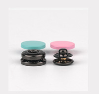 Stock quatre-en-un veste rembourrée en coton perles écologiques sable alliage de zinc boucles cachées couleur boutons pression techniques de placage
