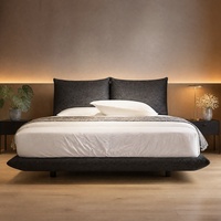 Cama Flotante Moderna Nórdica Tapizada en Tela, Tamaño Doble/Queen, Cabecera Suave para Recámara Principal, Estilo Crema