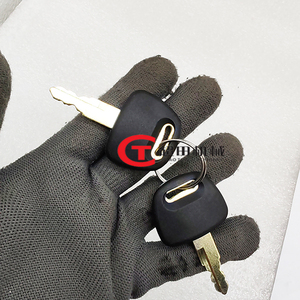 Bouchon de réservoir de carburant pour excavatrice YA00010024 avec 2 clés, pièces de rechange pour excavatrices ZX200-5 ZX330-5 ZX350-5G - Product Image 3
