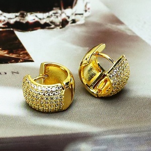 Pendientes de Aro Huggie Chapados en Oro para Mujer, con Cristales de Imitación y Micro Pavé, Joyería de Aleación, Estilo Fiesta, de Moda - Product Image 4