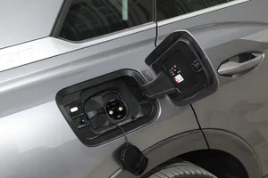 A/<span class=keywords><strong>U</strong></span>/<span class=keywords><strong>D</strong></span>/I Gris Q5 E-TRON 2023 40 E-Tron Honor Jinyi Set, Autonomía de 550 km, Batería de 83.4 kWh - Product Image 4