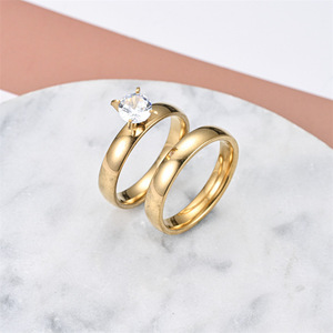 Anel de Casal em Zircônia Dourada Fosca 4mm, Anel de Noivado Diário, Anel Banhado a Ouro 18K, Anel de Aço Inoxidável para Homens e Mulheres - Product Image 4