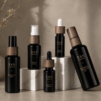 YAN Packaging Premium - Juego de Botellas de Vidrio Negro Original de 10 ml, 20 ml y 30 ml con Gotero y Pulverizador de Madera de Café para Aceite Facial Hidratante