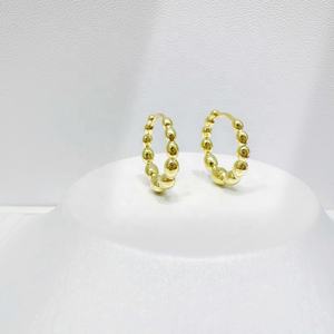 Precio de fábrica, plata 925, pendientes pequeños coreanos de plata de ley, elegantes y minimalistas, pendientes de aro de moda chapados en oro de 18k. - Product Image 4