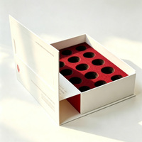 Boîte rigide écologique personnalisée recyclable avec fermeture magnétique et poignée, doublure en aluminium, impression dorée/argentée