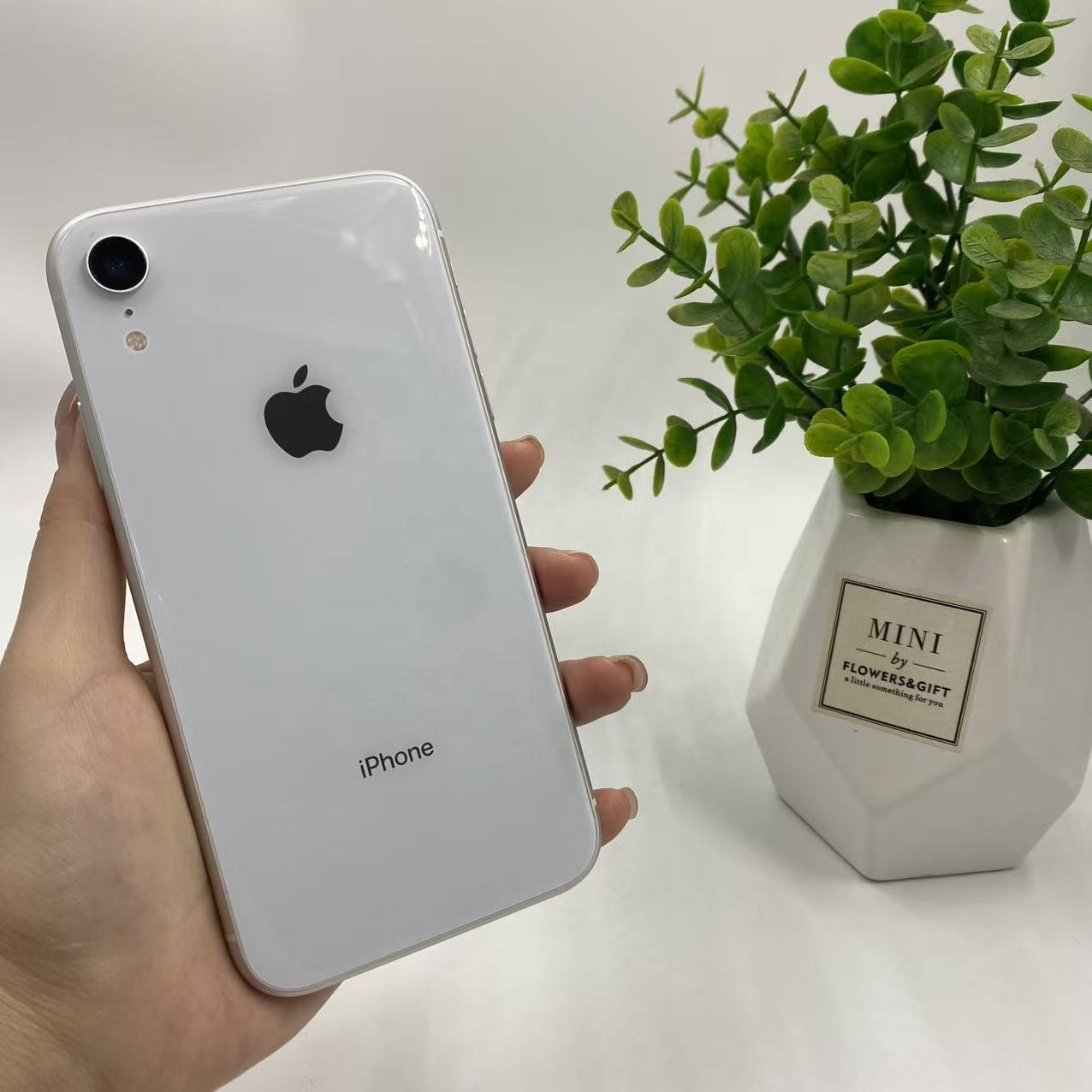 iPhone XR White 64 GB 【公式通販】
