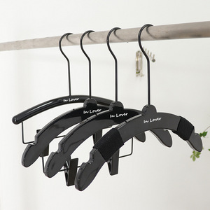 Percha de acrílico para ropa, antideslizante, negra, para tiendas de ropa, tiendas de ropa infantil, percha en forma de media luna - Product Image 1