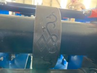 Machine de fabrication de portes à enroulement à motif gaufré Marocain, en liquidation de stock à prix d'usine, pour garages, ateliers, entrepôts et l'industrie