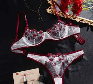 <span class=keywords><strong>Set</strong></span> di Biancheria Intima Sexy in Pizzo con Perizoma, Produzione all'Ingrosso, Rete Floreale a Tre Pezzi per Signore - Product Image 1
