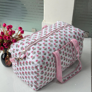 Sac fourre-tout matelassé en coton XL pour femmes fait à la main à fleurs voyage week-end bagages sac à bandoulière de luxe écologique pour les vacances - Product Image 1