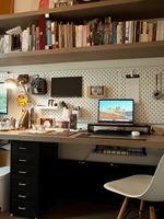 Bureau d'ordinateur multifonctionnel et bibliothèque combinés, table d'étude moderne avec huche et plateau pour clavier pour enfants et adultes