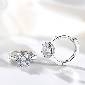 Orecchini in Oro Bianco con Diamanti Taglio Brillante Rotondo Colore G Pietra Naturale Certificata GIA Stile Classico Gioielli da Fidanzamento per Donna - Product Image 5