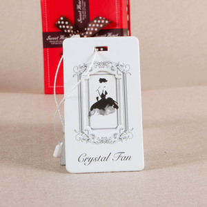 Étiquette suspendue en papier lin avec logo imprimé, cordon en coton et épingle de sûreté - Product Image 3