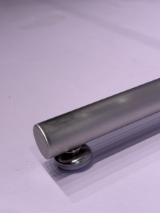 高品質ステンレス製衣類ラック、床置き型、商業用ブティック向け、シルバー、キャスター付き - Product Image 4