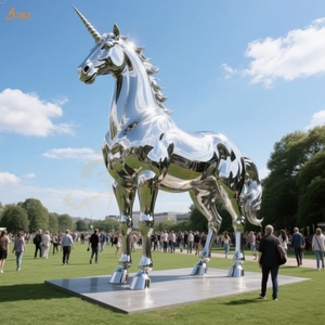 Paysage <span class=keywords><strong>de</strong></span> station <span class=keywords><strong>de</strong></span> vacances personnalisé décor public <span class=keywords><strong>Europe</strong></span> <span class=keywords><strong>mythe</strong></span> Sculpture 304/316SS miroir polissage géant en acier inoxydable support licorne Statue - Product Image 2