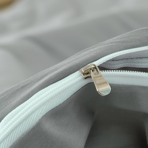 Set di Biancheria da Letto in 4 Pezzi, Grigio Solido, Morbido e Traspirante, Qualità Alberghiera, per Tutte le Stagioni, Set Lenzuola Delicato sulla Pelle, Trapuntatura in Raso 60S - Product Image 5