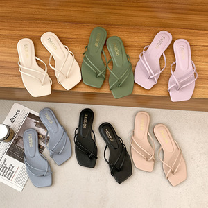 Tongs mode d'été pour <span class=keywords><strong>femmes</strong></span> à l'extérieur porter Version coréenne de la tête carrée plat pincement pied <span class=keywords><strong>affiche</strong></span> sandales de plage sandales - Product Image 3