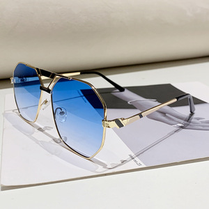 Gafas de Sol Unisex de Metal Dorado con Protección UV400, Montura Hueca, Estilo Europeo Americano - Product Image 5