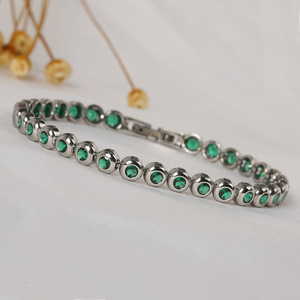 กำไลข้อมือเทนนิสสแตนเลสสตีลชุบทอง 14K ประดับเพชร CZ หลากสีขนาด 3 มม. คุณภาพ 5A ดีไซน์สวยทันสมัย เหมาะเป็นของขวัญสำหรับผู้หญิง กันน้ำ - Product Image 6