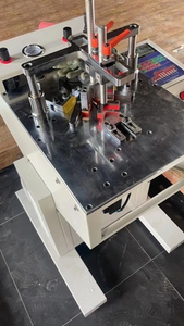 Machine <span class=keywords><strong>à</strong></span> angle de clouage CNC, équipement professionnel de cadrage pour le traitement des <span class=keywords><strong>bandes</strong></span> de cadres photo - Product Image 4