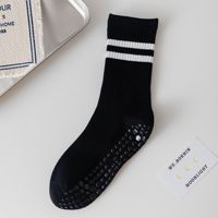 Chaussettes de Pilates antidérapantes pour femmes avec logo personnalisé de haute qualité, chaussettes de yoga antidérapantes pour femmes avec grip