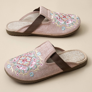 2026 New Four Season Chinese Style Embroidered Closed Toe Women Slippers Non Slip Indoor Outdoor Home Shoes - Product Image 4