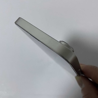 Modèle de téléphone factice non fonctionnel taille 1:1 pour prototype de téléphone 16E à des fins d'exposition