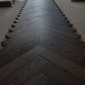 Parquet contrecollé en chêne blanc FSC multicouche, qualité ABC E0 E1, système clic, 12 mm, motif chevrons, finition raclée, pour club-house - Product Image 1