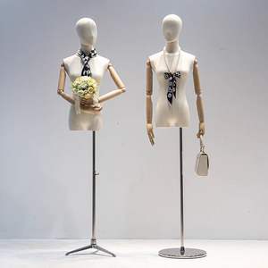 Manichino Femminile a Mezzo Busto in Fibra di Vetro Regolabile Stile Coreano per Esposizione di Abbigliamento Femminile di Alta Gamma - Product Image 4