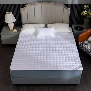 واقي مرتبة مخصص عالي الجودة قابل للطي ومبطن من البوليستر 100٪، حصيرة سرير 100 جرام/متر مربع مقاومة للماء - Product Image 1