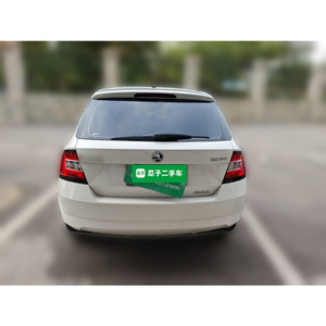 Guazi <span class=keywords><strong>Skoda</strong></span> <span class=keywords><strong>Fabia</strong></span> 2015 Berline d'<span class=keywords><strong>occasion</strong></span> Essence <span class=keywords><strong>Automatique</strong></span> Berline Exécutive Traction Avant Blanche Stock en Gros pour Importateurs Prêt à l'emploi - Product Image 4