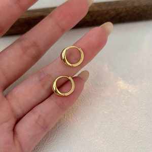 Pendientes de Perlas Chapados en Oro de 18k, Producción Propia Transfronteriza para Mayoristas, Metal Hipoalergénico, Estándar ASTM 316L - Product Image 2