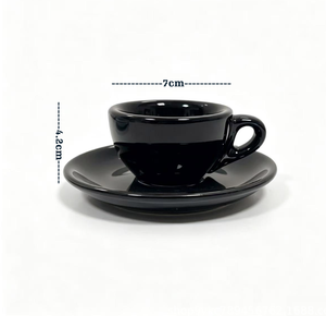 Juego de Taza y Platillo de Cerámica Negra para Espresso, 7 cm de Diámetro, Diseño Minimalista con Asa para Servir Café - Product Image 1